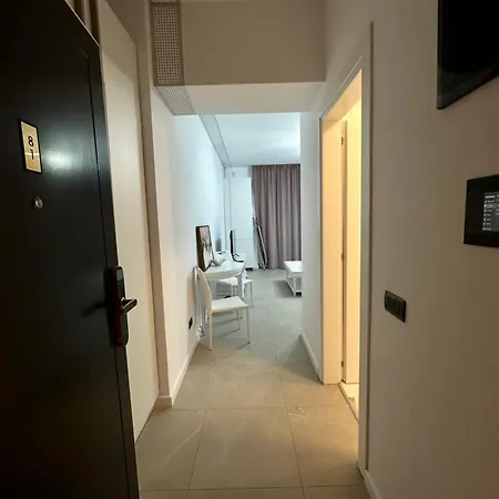 Yvo 3* Mamaia